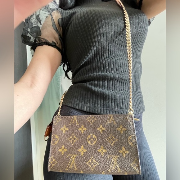 Louis Vuitton Monogram Pochette Small - Picture 6 of 10